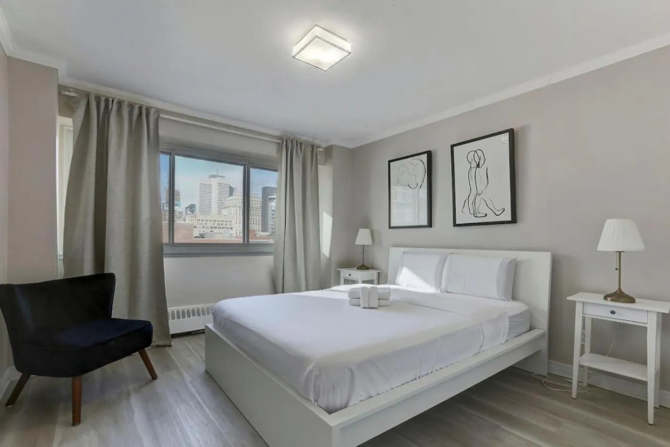 Breathtaking Views And Downtown Energy Daire Montréal