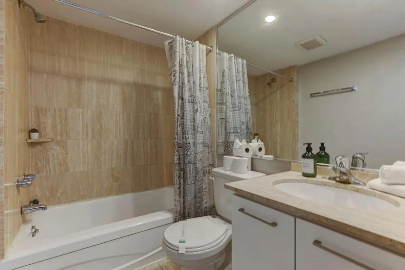 Breathtaking Views And Downtown Energy Daire Montréal