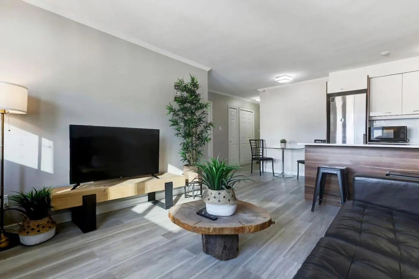 Breathtaking Views And Downtown Energy Daire Montréal Kanada
