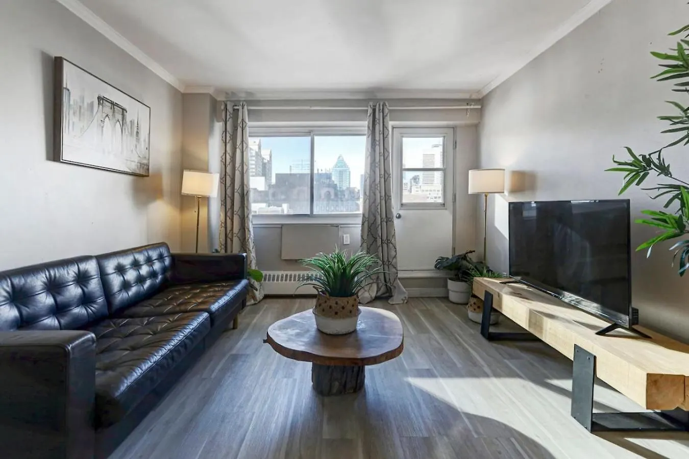 Breathtaking Views And Downtown Energy Daire Montréal